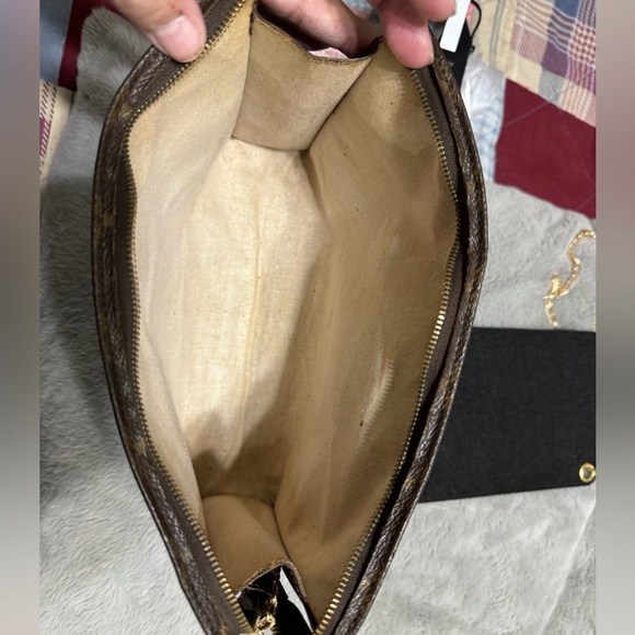 Louis Vuitton EUC Monogram Pouch with Gold Chain - Picture 6 of 8